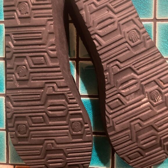 Teva Mush Brown Thong Sandals - Picture 6 of 8